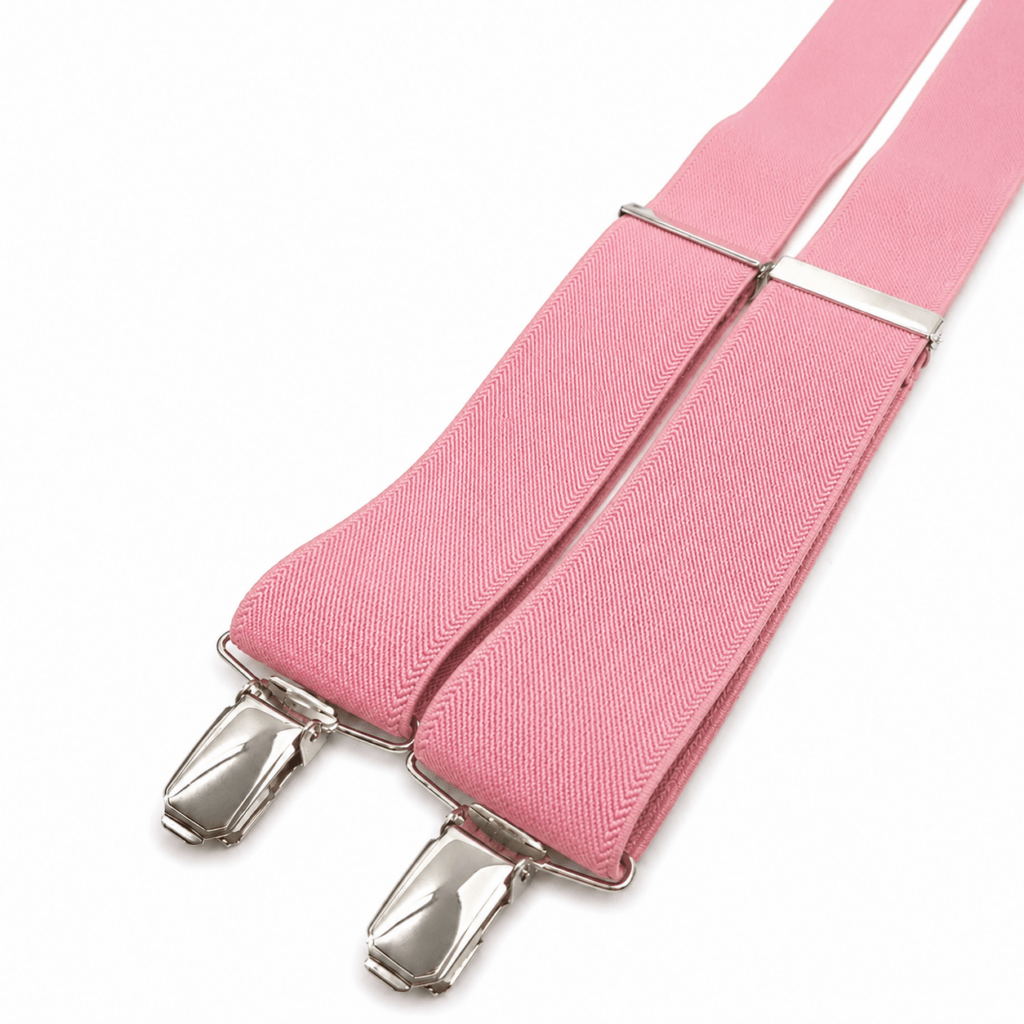 Tirantes Basic Rosa para hombre fabricados artesanalmente en España. Tirantes de color rosa claro confeccionados a mano en nuestro taller de Murcia con cinta elástica de algodón de alta calidad, diseño clásico en forma de Y, anchura de 35 mm, pieza trasera en piel natural negra y resistentes pinzas metálicas con acabado níquel. Complemento elegante y cómodo ideal para bodas, novios, padrinos, invitados, comuniones, bautizos, graduaciones, eventos, celebraciones y uso diario. Su tono rosa claro combina perfectamente con trajes azul marino, gris, beige, camel, verde botella y negro, así como con camisas blancas, celestes, marfil o azul claro. Accesorio artesanal premium fabricado en España para hombres que buscan elegancia, calidad y exclusividad. Alt Text SEO (English) – 100+ words Basic Pink Suspenders for men, handmade in Spain using premium elastic cotton fabric. Crafted by hand in our workshop in Murcia, these elegant light pink suspenders feature a classic Y-back design, 35 mm width, genuine black leather back patch and strong nickel metal clips for secure support and lasting comfort. Perfect for weddings, grooms, best men, guests, christenings, communions, business events and formal occasions. The soft pink colour pairs beautifully with navy blue, grey, beige, camel, black and green suits, together with white, light blue, ivory or striped shirts. A premium handcrafted men's accessory made in Spain, combining comfort, durability, timeless style and exceptional artisan quality. Texte ALT SEO (Français) – +100 mots Bretelles Basic Rose pour homme fabriquées artisanalement en Espagne. Réalisées à la main dans notre atelier de Murcie avec une bande élastique en coton de haute qualité, ces bretelles rose clair possèdent une largeur de 35 mm, une forme classique en Y, une pièce arrière en cuir naturel noir et des pinces métalliques finition nickel offrant un excellent maintien. Elles sont idéales pour les mariages, les mariés, les témoins, les invités, les baptêmes, les communions, les cérémonies et les événements élégants. Leur couleur rose clair s'accorde parfaitement avec des costumes bleu marine, gris, beige, camel, noir ou vert bouteille ainsi qu'avec des chemises blanches, bleu ciel, ivoire ou crème. Accessoire artisanal haut de gamme fabriqué en Espagne. Testo ALT SEO (Italiano) – +100 parole **Bretelle Basic Rosa da uomo realizzate artigianalmente in Spagna. Prodotte a mano nel nostro laboratorio di Murcia utilizzando elastico in cotone di alta qualità, presentano un elegante colore rosa chiaro, larghezza di 35 mm, classico design a Y, inserto posteriore in vera pelle nera e robuste clip metalliche con finitura nichel che garantiscono una presa sicura e confortevole. Sono perfette per matrimoni, sposi, testimoni, invitati, comunioni, battesimi, eventi eleganti, cerimonie e utilizzo quotidiano. Il colore rosa si abbina perfettamente ad abiti blu navy, grigi, beige, cammello, verdi o neri e a camicie bianche, celesti, avorio o crema. Un accessorio artigianale di alta qualità, elegante, resistente e interamente realizzato in Spagna.