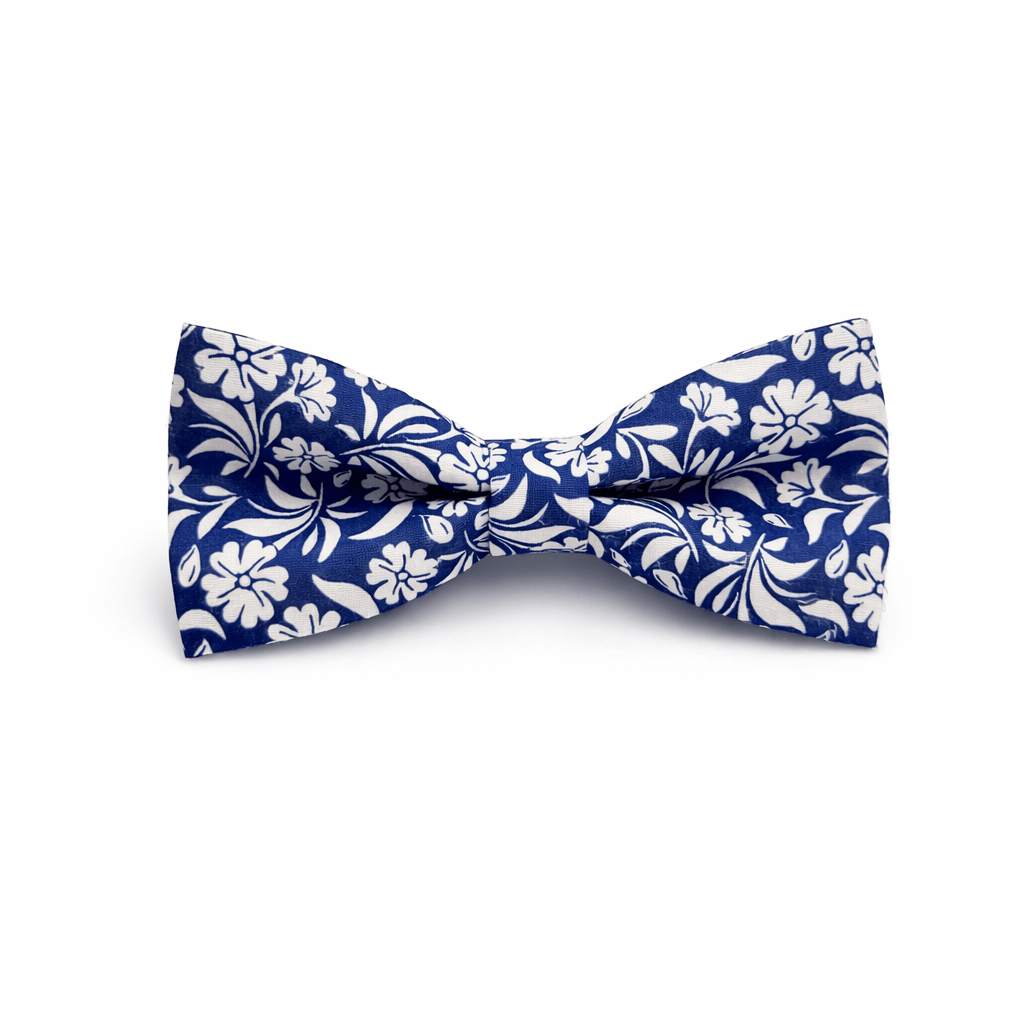 pajarita floral azul pajarita mediterránea pajarita hecha a mano pajarita artesanal España pajarita estampado flores pajarita elegante hombre pajarita invitado boda pajarita verano hombre pajarita algodón azul pajarita blanca y azul complemento floral caballero pajarita original pajarita boda verano pajarita niño floral pajarita bebé elegante 🇬🇧 English blue floral bow tie handmade bow tie Spain Mediterranean bow tie floral men bow tie wedding bow tie blue summer bow tie cotton bow tie elegant floral bow tie groom guest bow tie navy floral bow tie vintage floral bow tie artisan bow tie casual floral bow tie stylish men accessory floral kids bow tie 🇮🇹 Italiano papillon floreale blu papillon artigianale papillon fatto a mano papillon mediterraneo papillon elegante uomo papillon matrimonio papillon cotone blu papillon fantasia fiori accessorio uomo elegante papillon estivo papillon invitato nozze papillon artigianale spagna papillon bambino floreale papillon blu e bianco papillon stile marino 🇫🇷 Français noeud papillon fleuri bleu noeud papillon artisanal noeud papillon fait main noeud papillon méditerranéen noeud papillon mariage noeud papillon été noeud papillon coton noeud papillon homme élégant noeud papillon fleurs accessoire homme chic noeud papillon invité mariage noeud papillon bleu marine noeud papillon enfant noeud papillon original noeud papillon floral chic