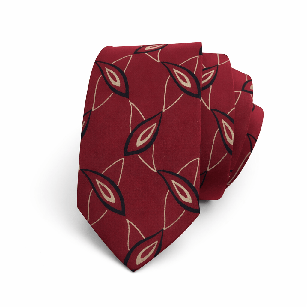 Corbata Burdeos Majestic de seda natural para hombre con diseño geométrico elegante en tonos burdeos, beige y azul oscuro. Corbata fina de 6 cm ideal para bodas, eventos formales y traje azul marino o gris. Corbata de seda premium con estampado moderno, textura suave y acabado sofisticado para hombre elegante. 🇬🇧 English (60 words) Burdeos Majestic silk tie for men featuring an elegant geometric pattern in deep burgundy, beige and dark blue tones. Slim 6 cm silk necktie perfect for weddings, formal events and navy or grey suits. Premium men’s silk tie with modern design, smooth texture and refined finish for a sophisticated look. 🇮🇹 Italiano (60 parole) Cravatta Burdeos Majestic in seta naturale da uomo con elegante motivo geometrico nei toni bordeaux, beige e blu scuro. Cravatta stretta 6 cm ideale per matrimoni, eventi formali e abiti blu o grigi. Cravatta in seta premium con design moderno, texture morbida e finitura raffinata per uomo elegante. 🇫🇷 Français (60 mots) Cravate Burdeos Majestic en soie naturelle pour homme avec motif géométrique élégant en bordeaux, beige et bleu foncé. Cravate fine 6 cm idéale pour mariage, cérémonie et costume bleu marine ou gris. Cravate en soie haut de gamme au design moderne, texture douce et finition sophistiquée.