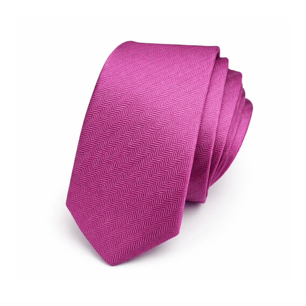 Corbata fucsia de seda italiana premium con textura espiga herringbone. Corbata elegante para hombre ideal para bodas, eventos formales, traje azul marino o traje gris. Corbata de seda moderna, sofisticada y brillante. Accesorio masculino elegante, corbata clásica con textura espiga, corbata fucsia elegante para invitado de boda o evento especial. English Fuchsia silk tie with elegant herringbone texture made from premium Italian silk. Stylish men’s tie perfect for weddings, formal events and business suits. Bright pink elegant necktie with refined texture and natural silk shine. Classic luxury tie for men, modern formal accessory ideal for navy suit, grey suit or wedding guest outfit. Italiano Cravatta fucsia in seta italiana premium con elegante trama spigata herringbone. Cravatta elegante da uomo perfetta per matrimonio, eventi formali e abiti eleganti. Accessorio raffinato con brillantezza naturale della seta. Cravatta classica moderna ideale con abito blu, abito grigio o look da invitato a cerimonia. Français Cravate fuchsia en soie italienne premium avec texture chevron élégante. Cravate homme raffinée idéale pour mariage, événement formel ou tenue élégante. Accessoire de mode masculin avec brillance naturelle de la soie. Cravate classique moderne parfaite avec costume bleu marine, costume gris ou tenue d’invité de cérémonie.