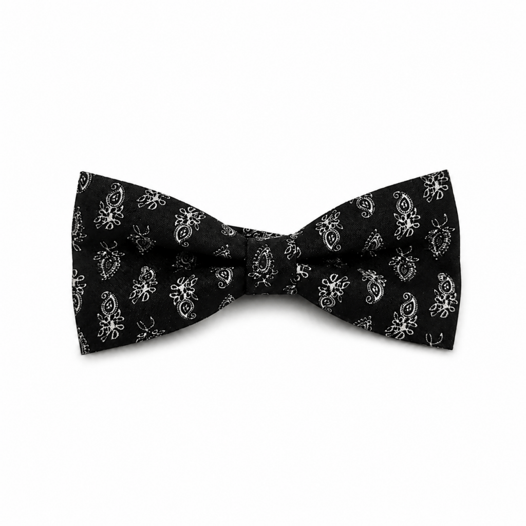 Pajarita cachemir negro para hombre con diseño paisley blanco sobre fondo negro, pajarita elegante hecha a mano en España en taller artesanal, complemento ideal para bodas, eventos formales y looks casual elegantes, pajarita de algodón 100% premium con estructura reforzada, accesorio masculino sofisticado y moderno, pajarita negra original con estampado clásico, perfecta para traje azul marino, gris o negro, pajarita artesanal española de alta calidad, diseño exclusivo con dibujo cachemir detallado, complemento de moda para hombre elegante, pajarita versátil para celebraciones, invitado de boda o eventos especiales, accesorio de estilo refinado y contemporáneo para outfit masculino. 🇬🇧 English (ALT) Black paisley bow tie for men with white cachemire pattern on black background, elegant handmade bow tie crafted in Spain, premium cotton bow tie with refined structure and high-quality finish, stylish men’s accessory perfect for weddings, formal events and smart casual outfits, classic paisley design bow tie with modern touch, black bow tie with white pattern ideal for navy, grey or black suits, handmade Spanish bow tie with adjustable strap, sophisticated and versatile men’s fashion accessory, premium bow tie for elegant looks, designer bow tie with detailed paisley print, perfect for special occasions and formal styling. 🇫🇷 Français (ALT) Noeud papillon noir cachemire pour homme avec motif paisley blanc sur fond noir, noeud papillon élégant fabriqué à la main en Espagne, accessoire de mode masculin raffiné en coton premium, noeud papillon artisanal idéal pour mariage, événements formels et tenues chic décontractées, design classique paisley avec style moderne, noeud papillon noir avec motif blanc facile à assortir avec costume bleu marine, gris ou noir, accessoire élégant et sophistiqué pour homme, noeud papillon haut de gamme avec finition impeccable, création artisanale espagnole, accessoire polyvalent pour occasions spéciales et looks élégants. 🇮🇹 Italiano (ALT) Papillon nero cachemir da uomo con motivo paisley bianco su fondo nero, papillon elegante fatto a mano in Spagna, accessorio uomo in cotone 100% premium di alta qualità, papillon artigianale ideale per matrimoni, eventi formali e look casual eleganti, design paisley classico con stile moderno, papillon nero con fantasia bianca perfetto per abiti blu navy, grigi o neri, accessorio maschile sofisticato e versatile, papillon regolabile con struttura resistente, prodotto artigianale spagnolo di alta qualità, accessorio elegante per occasioni speciali e outfit raffinati.