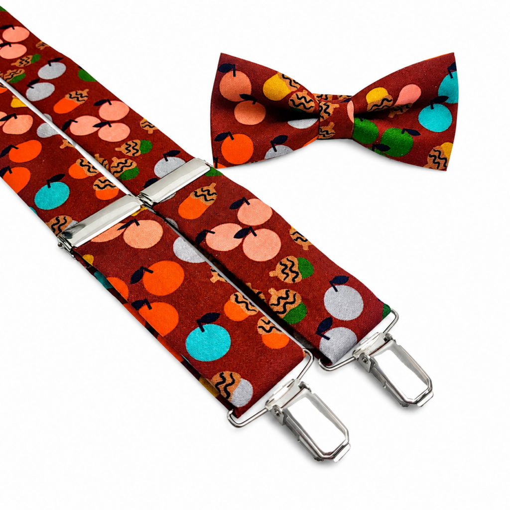Pajarita y tirantes Huerto Burdeos para hombre hechos a mano en España. Pack de pajarita artesanal y tirantes de tela premium con estampado original de frutas sobre fondo burdeos. Complementos elegantes y originales para bodas, eventos, ceremonias y looks casual chic. Tirantes en forma de Y con clips metálicos reforzados y diseño ajustable. Pajarita artesanal confeccionada en algodón premium de alta calidad. Accesorios de moda masculina exclusivos inspirados en la huerta mediterránea y fabricados artesanalmente en Murcia. Conjunto sofisticado, moderno y diferente ideal para novios, invitados de boda y hombres que buscan un estilo elegante y creativo. Pack premium de pajarita y tirantes originales para hombre con estampado colorido y acabado artesanal español. ALT SEO English Huerto Burdeos bow tie and suspenders set for men handmade in Spain. Premium handcrafted bow tie and fabric suspenders with colorful fruit pattern on burgundy background. Elegant and original men’s accessories perfect for weddings, parties, ceremonies and smart casual outfits. Y-back suspenders with reinforced metal clips and adjustable design for maximum comfort and elegance. Handmade cotton bow tie crafted with premium quality fabric and artisanal finishes. Stylish men’s fashion accessories inspired by Mediterranean orchard colors and traditional Spanish craftsmanship. Sophisticated and unique suspenders and bow tie set designed for grooms, wedding guests and men looking for elegant and creative fashion accessories. Luxury handmade suspenders and bow tie set made in Spain with exclusive colorful pattern and premium details. ALT SEO Français Ensemble nœud papillon et bretelles Huerto Burdeos pour homme fabriqué à la main en Espagne. Nœud papillon artisanal et bretelles en tissu premium avec imprimé coloré inspiré des fruits sur fond bordeaux. Accessoires élégants et originaux pour mariages, cérémonies, événements spéciaux et tenues chic décontractées. Bretelles en forme de Y avec pinces métalliques renforcées et système ajustable confortable. Nœud papillon en coton premium avec finitions artisanales de haute qualité. Ensemble raffiné inspiré des couleurs méditerranéennes et du savoir-faire artisanal espagnol. Accessoires de mode masculine sophistiqués et créatifs parfaits pour les mariés, invités de mariage et hommes recherchant un style élégant et différent. Ensemble premium de bretelles et nœud papillon fabriqué artisanalement en Espagne avec design exclusif et moderne. ALT SEO Italiano Set papillon e bretelle Huerto Burdeos da uomo realizzato artigianalmente in Spagna. Papillon artigianale e bretelle in tessuto premium con fantasia colorata ispirata alla frutta su sfondo bordeaux. Accessori eleganti e originali perfetti per matrimoni, cerimonie, eventi speciali e look casual chic. Bretelle a Y con clip metalliche rinforzate e design regolabile per massimo comfort ed eleganza. Papillon da uomo in cotone premium con finiture artigianali di alta qualità. Accessori moda uomo esclusivi ispirati ai colori mediterranei e alla tradizione artigianale spagnola. Set sofisticato e creativo ideale per sposi, invitati a matrimoni e uomini che desiderano distinguersi con uno stile unico ed elegante. Bretelle e papillon fatti a mano in Spagna con design moderno, colorato e premium.