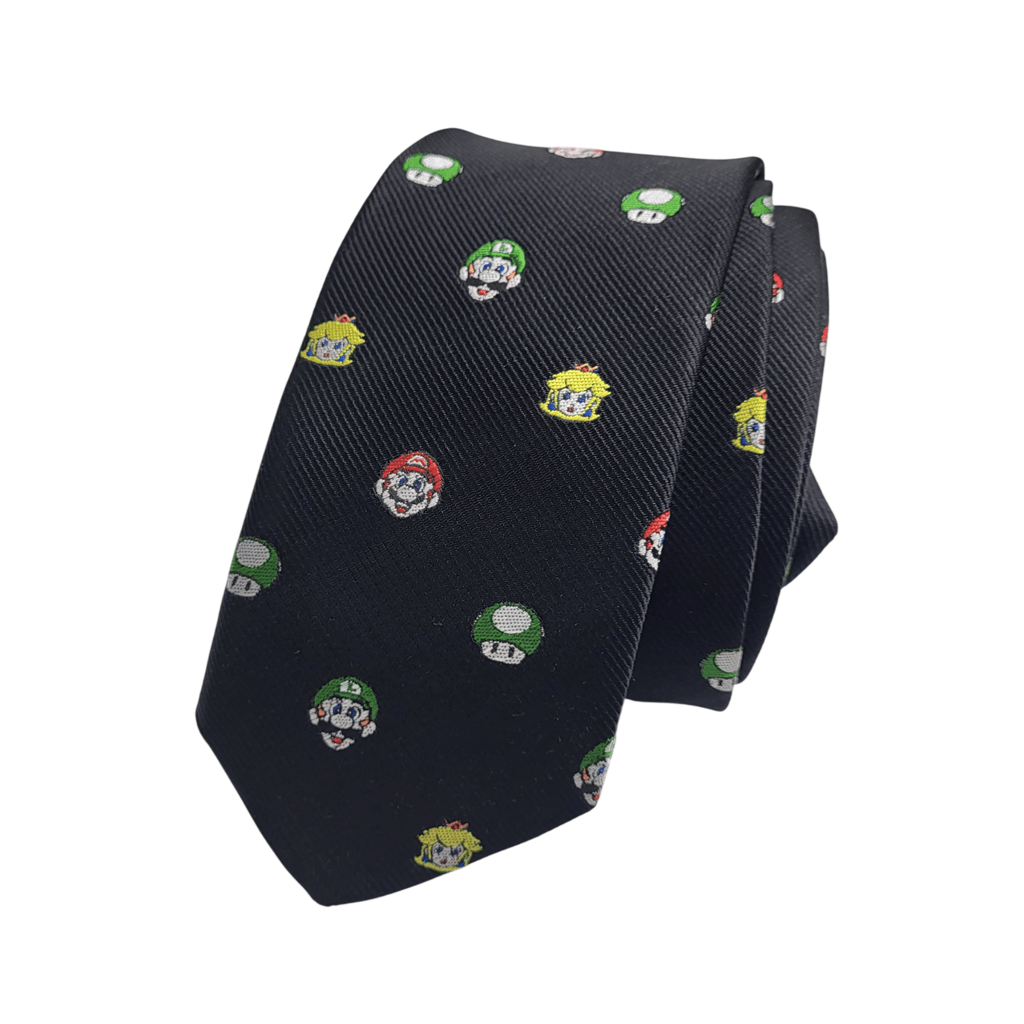 Corbata Mario artesanal hecha en España con diseño inspirado en videojuegos retro sobre fondo azul marino. Corbata original para hombre con estampado gamer elegante de personajes clásicos y estilo divertido sofisticado. Complemento ideal para bodas, eventos, ferias, fiestas temáticas y regalos originales para amantes de videojuegos retro. Corbata azul marino premium con tejido resistente, excelente caída y nudo elegante. Diseño exclusivo fabricado artesanalmente en Murcia con acabado profesional y estructura reforzada interior. Perfecta para combinar con traje gris, negro o azul marino. Corbata gamer elegante inspirada en el universo retro gaming, moda masculina original y accesorios diferentes hechos a mano en España. ALT Text English (+100 words) Handmade Mario tie made in Spain inspired by retro gaming and classic video game characters on an elegant navy blue background. Original gamer necktie for men featuring unique retro style icons and premium quality fabric. This artisan tie is perfect for weddings, parties, gaming events, comic conventions, business casual outfits and unique gifts for video game lovers. Elegant navy tie with reinforced inner lining for a perfect knot and excellent durability. Designed and handcrafted in Spain with a sophisticated and modern finish. Ideal accessory to combine with navy, black or grey suits. Stylish retro gaming tie for men looking for an original, fun and elegant fashion accessory inspired by classic gaming culture. Texte ALT Français (+100 mots) Cravate Mario artisanale fabriquée en Espagne avec un design inspiré des jeux vidéo rétro et des personnages classiques du gaming sur fond bleu marine élégant. Cravate originale pour homme avec motifs gamer sophistiqués et style moderne unique. Accessoire idéal pour mariages, événements, conventions gaming, fêtes et cadeaux originaux pour passionnés de jeux vidéo rétro. Cette cravate premium offre un tissu résistant, une excellente tenue et un nœud élégant grâce à sa structure intérieure renforcée. Fabriquée artisanalement en Espagne avec finition professionnelle et design exclusif. Parfaite avec costume bleu marine, noir ou gris. Cravate élégante inspirée de l’univers rétro gaming pour hommes recherchant un accessoire différent et raffiné. Testo ALT Italiano (+100 parole) Cravatta Mario artigianale realizzata in Spagna con design ispirato ai videogiochi retrò e ai personaggi classici del gaming su sfondo blu navy elegante. Cravatta originale da uomo con stampa gamer raffinata e stile moderno esclusivo. Accessorio perfetto per matrimoni, eventi, fiere, convention gaming e regali originali per appassionati di videogiochi vintage. Questa cravatta premium offre tessuto resistente, ottima vestibilità e nodo elegante grazie alla struttura interna rinforzata. Realizzata artigianalmente in Spagna con finitura professionale e design esclusivo. Ideale da abbinare con abiti blu navy, neri o grigi. Cravatta elegante ispirata all’universo retro gaming per uomini che cercano un accessorio diverso, creativo e sofisticato.