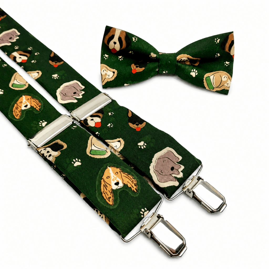 Pajarita y tirantes Bosque Canino para hombre hechos a mano en España. Conjunto artesanal elegante con estampado de perros sobre fondo verde bosque. Pack premium de pajarita y tirantes en forma de Y fabricados en Murcia por Pajaritas con Jota. Complementos masculinos originales para bodas, novios, invitados, eventos, celebraciones, comuniones y bautizos. Accesorios exclusivos inspirados en perros y mascotas. Tirantes ajustables con clips metálicos reforzados y pajarita artesanal de alta calidad. Moda masculina artesanal española. Regalo original para amantes de los perros. Conjunto elegante para hombre con diseño canino exclusivo. Tirantes premium y pajarita artesanal fabricados en España. Complementos para ceremonias, fotografía, fiestas y eventos especiales. ALT SEO (English) Bosque Canino bow tie and suspenders set for men handmade in Spain. Elegant dog themed bow tie and Y back suspenders with exclusive dog pattern on forest green background. Premium handmade men's accessories crafted by Pajaritas con Jota. Original suspenders and bow tie for weddings, groom outfits, guests, parties, celebrations and special events. Luxury men's fashion accessories inspired by dogs and pets. Adjustable suspenders with metal clips and handcrafted bow tie. Unique Spanish artisan fashion. Gift for dog lovers. Exclusive men's bow tie and suspenders set made in Murcia, Spain. Elegant dog print accessories for formal and casual occasions. ALT SEO (Français) Ensemble nœud papillon et bretelles Bosque Canino pour homme fabriqué artisanalement en Espagne. Bretelles élégantes à motif chiens sur fond vert forêt avec nœud papillon assorti. Accessoires masculins haut de gamme fabriqués à la main par Pajaritas con Jota. Idéal pour mariage, cérémonie, invité élégant, fête, baptême, communion et événement spécial. Bretelles réglables avec clips métalliques renforcés. Nœud papillon artisanal original inspiré des chiens et des animaux de compagnie. Cadeau parfait pour les amoureux des chiens. Mode masculine espagnole artisanale. Ensemble exclusif pour homme fabriqué à Murcie. Accessoires élégants et originaux pour occasions formelles et décontractées. ALT SEO (Italiano) Set papillon e bretelle Bosque Canino da uomo realizzato artigianalmente in Spagna. Elegante papillon con bretelle a Y decorate con cani su sfondo verde bosco. Accessori uomo esclusivi prodotti a mano da Pajaritas con Jota. Ideale per matrimoni, cerimonie, invitati, eventi, feste, battesimi e occasioni speciali. Bretelle regolabili con clip metalliche rinforzate e papillon artigianale di alta qualità. Moda maschile artigianale spagnola ispirata ai cani e agli animali domestici. Regalo originale per amanti dei cani. Set elegante e raffinato per uomo. Accessori premium realizzati a Murcia, Spagna, perfetti per look formali e casual.