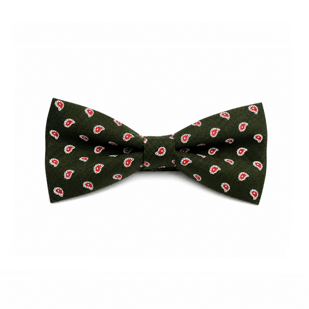 Pajarita Cachemir Oliva artesanal para hombre fabricada a mano en España. Elegante pajarita verde oliva con estampado cachemir paisley en tonos rojos y blancos. Complemento masculino ideal para bodas, ceremonias, eventos, invitados, padrinos y celebraciones especiales. Pajarita elegante de alta calidad confeccionada artesanalmente con acabados profesionales. Accesorio de moda masculina sofisticado, original y exclusivo. Perfecta para combinar con trajes azul marino, gris, beige o verde botella. Diseño clásico inspirado en los estampados paisley tradicionales. Pajarita ajustable para hombre disponible en diferentes tallas. Complemento artesanal español ideal para regalos, eventos formales, moda vintage y estilo gentleman. ALT SEO English (+100 words) Olive Paisley Bow Tie handmade in Spain for men. Elegant olive green bow tie featuring a sophisticated paisley pattern with red and white details. Premium handcrafted men's accessory perfect for weddings, formal events, business occasions, parties and special celebrations. Stylish bow tie designed for grooms, groomsmen, wedding guests and gentlemen who appreciate classic fashion. High-quality handmade bow tie with adjustable strap and professional craftsmanship. Luxury men's fashion accessory inspired by traditional paisley designs. Ideal to match with navy blue suits, grey suits, beige jackets and vintage outfits. Exclusive handmade bow tie combining elegance, comfort, originality and timeless masculine style. ALT SEO Français (+100 mots) Nœud papillon Cachemir Olive fabriqué artisanalement en Espagne pour homme. Élégant nœud papillon vert olive avec motif cachemire paisley raffiné en rouge et blanc. Accessoire de mode masculine haut de gamme idéal pour mariages, cérémonies, événements formels, fêtes élégantes et occasions spéciales. Nœud papillon artisanal réalisé avec un grand soin et des finitions professionnelles. Parfait pour les mariés, témoins, invités et amateurs d'élégance classique. Son design inspiré des motifs paisley traditionnels apporte distinction, originalité et sophistication. Accessoire exclusif pouvant être associé à un costume bleu marine, gris, beige ou vert foncé. Cadeau idéal pour homme recherchant qualité, artisanat et style intemporel. ALT SEO Italiano (+100 parole) Papillon Cachemir Oliva artigianale realizzato a mano in Spagna per uomo. Elegante papillon verde oliva con raffinata fantasia cachemir paisley nei toni del rosso e del bianco. Accessorio maschile esclusivo ideale per matrimoni, cerimonie, eventi eleganti, feste e occasioni speciali. Papillon di alta qualità prodotto artigianalmente con grande attenzione ai dettagli e finiture professionali. Perfetto per sposi, testimoni, invitati e uomini che amano la moda classica e raffinata. Il motivo paisley tradizionale dona eleganza, personalità e stile senza tempo. Ideale da abbinare a completi blu navy, grigi, beige o verde bottiglia. Accessorio premium per uomo, regalo originale e simbolo di artigianato spagnolo di qualità.