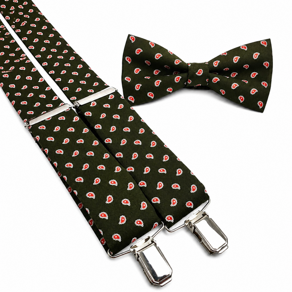 Pajarita y Tirantes Cachemir Oliva artesanales para hombre hechos a mano en España. Conjunto elegante con estampado cachemir paisley sobre fondo verde oliva oscuro y detalles en rojo y blanco. Complemento perfecto para bodas, novios, invitados, comuniones, bautizos, ceremonias, eventos especiales y celebraciones familiares. Fabricado artesanalmente en algodón premium en nuestro taller de Murcia. Tirantes ajustables en forma de Y con herrajes metálicos plateados y pajarita ajustable. Ideal para combinar con trajes azul marino, verde botella, beige, gris o negro. Regalo original para hombre, amantes de la moda masculina elegante, complementos artesanales exclusivos y accesorios de ceremonia fabricados en España. ALT SEO ENGLISH Cachemir Olive Bow Tie and Suspenders handmade men's set crafted in Spain. Elegant paisley pattern on dark olive green background with red and white details. Premium cotton bow tie and matching suspenders handcrafted in our Murcia workshop. Perfect accessory for weddings, grooms, groomsmen, wedding guests, baptisms, communions, formal events, celebrations and special occasions. Adjustable bow tie and Y-back suspenders with silver metal clips. Ideal with navy blue, beige, grey, black and bottle green suits. Unique men's fashion accessory, luxury handmade suspenders, artisan bow tie set, original gift for men and exclusive Spanish craftsmanship. ALT SEO FRANÇAIS Ensemble nœud papillon et bretelles Cachemir Olive fabriqué à la main en Espagne. Motif cachemire paisley élégant sur fond vert olive foncé avec détails rouges et blancs. Accessoire idéal pour mariage, marié, invité de mariage, baptême, communion, cérémonie et événement spécial. Confection artisanale en coton premium dans notre atelier de Murcie. Bretelles réglables en forme de Y avec attaches métalliques argentées et nœud papillon ajustable. Parfait avec costumes bleu marine, beige, gris, noir ou vert bouteille. Cadeau original pour homme, mode masculine élégante, accessoires artisanaux de qualité et fabrication espagnole exclusive. ALT SEO ITALIANO Set papillon e bretelle Cachemir Oliva artigianale realizzato a mano in Spagna. Elegante fantasia cachemire paisley su sfondo verde oliva scuro con dettagli rossi e bianchi. Accessorio perfetto per matrimoni, sposi, invitati, comunioni, battesimi, cerimonie ed eventi speciali. Realizzato in cotone premium nel nostro laboratorio artigianale di Murcia. Bretelle regolabili a Y con clip metalliche argentate e papillon regolabile. Ideale con abiti blu navy, beige, grigio, nero e verde bottiglia. Regalo originale per uomo, accessorio elegante, moda maschile artigianale e prodotto esclusivo fatto a mano in Spagna.