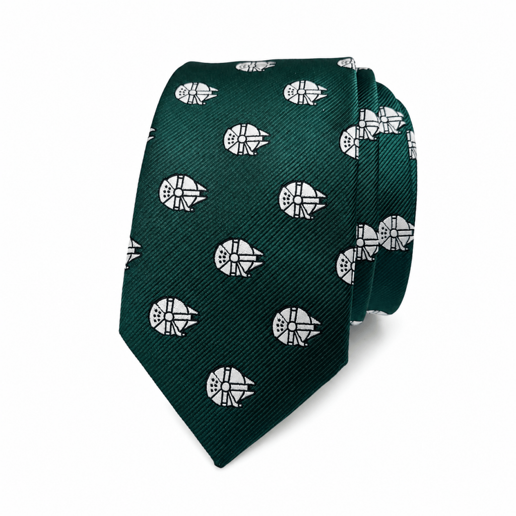 Corbata Nave Imperial Verde artesanal fabricada a mano en algodón en nuestro taller. Corbata verde oscuro con estampado de pequeñas naves espaciales blancas inspiradas en un universo galáctico. Complemento elegante para hombre ideal para bodas, comuniones, bautizos, novios, padrinos, invitados, ceremonias, eventos, fiestas, cenas, reuniones y ocasiones especiales. Corbata moderna de 150 cm de largo y 6 cm de ancho que combina perfectamente con trajes azul marino, gris, negro, verde botella, beige y camel, además de camisas blancas, azul celeste, gris claro y verde claro. Regalo perfecto para amantes del espacio, la ciencia ficción y la moda masculina artesanal. Corbata exclusiva confeccionada en algodón con acabados de alta calidad, diseño original, elegante, cómoda y fabricada artesanalmente en España. ALT SEO (English) – more than 100 words Imperial Ship Green Tie handmade from premium cotton in our artisan workshop. Elegant dark green men's necktie featuring a repeated white and silver spaceship pattern inspired by a futuristic galactic universe. Perfect handmade cotton tie for weddings, groom outfits, best men, wedding guests, baptisms, communions, business meetings, formal events, office wear and special occasions. Measuring 150 cm long and 6 cm wide, this stylish men's tie pairs beautifully with navy blue, black, charcoal grey, beige, camel and forest green suits, as well as white, light blue and grey shirts. A unique gift idea for science fiction fans, space lovers and men who appreciate handcrafted fashion accessories made with care and attention to detail. ALT SEO (Français) – plus de 100 mots Cravate Nave Imperial Verte fabriquée à la main en coton dans notre atelier artisanal. Élégante cravate vert foncé avec un motif répété de petits vaisseaux spatiaux blancs inspirés d'un univers galactique. Accessoire de mode pour homme idéal pour les mariages, les mariés, les témoins, les invités, les baptêmes, les communions, les cérémonies, les réunions professionnelles, les événements et les fêtes. Cette cravate mesure 150 cm de longueur et 6 cm de largeur et s'associe parfaitement avec un costume bleu marine, gris, noir, vert bouteille, beige ou camel ainsi qu'avec une chemise blanche, bleu clair, grise ou vert clair. Cadeau original pour les passionnés de science-fiction, de l'espace et des accessoires artisanaux fabriqués en Espagne avec un grand soin. ALT SEO (Italiano) – oltre 100 parole Cravatta Nave Imperial Verde realizzata a mano in cotone nel nostro laboratorio artigianale. Elegante cravatta verde scuro con fantasia ripetuta di piccole astronavi bianche ispirate a un universo galattico. Accessorio da uomo perfetto per matrimoni, sposi, testimoni, invitati, comunioni, battesimi, cerimonie, eventi eleganti, riunioni di lavoro e occasioni speciali. La cravatta misura 150 cm di lunghezza e 6 cm di larghezza ed è facile da abbinare con abiti blu navy, grigi, neri, verde bottiglia, beige e cammello, oltre a camicie bianche, azzurre, grigie o verde chiaro. È un regalo originale per gli appassionati dello spazio, della fantascienza e dell'artigianato di qualità, realizzato a mano con cura e attenzione ai dettagli nel nostro laboratorio.