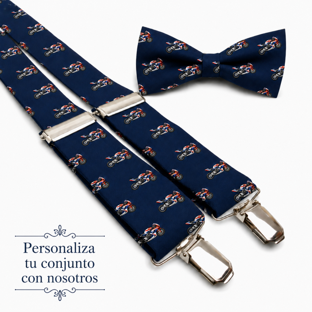 Personaliza tu conjunto con nosotros es un conjunto artesanal de pajarita y tirantes personalizados fabricados en algodón y confeccionados a mano en nuestro taller. El cliente puede elegir el color de fondo, logotipos, escudos, dibujos, símbolos, iniciales, nombres, fechas o motivos especiales para crear una pajarita y tirantes completamente exclusivos. Este tipo de complemento personalizado es perfecto para bodas, novios, invitados, padrinos, testigos, comuniones, bautizos, aniversarios, fiestas, eventos corporativos, restaurantes, hoteles, asociaciones, clubes y grupos. Los tirantes presentan reguladores y pinzas metálicas plateadas y la pajarita utiliza el mismo tejido coordinado. Puede combinarse con trajes azul marino, gris antracita, negro, beige o verde botella y con camisas blancas, marfil, crema o azul celeste. Un conjunto personalizado original, elegante y perfecto para regalar o sorprender. ALT text SEO in English Personalize your set with us is a handmade personalized bow tie and suspenders set crafted from cotton in our workshop. Customers can choose the background color, company logo, crest, illustration, initials, name, date, symbol or special motif to create a completely unique men’s accessory. Personalized bow ties and suspenders are ideal for weddings, grooms, wedding guests, best men, groomsmen, baptisms, communions, anniversaries, parties, corporate events, restaurants, hotels, associations, clubs and special celebrations. The suspenders feature adjustable silver metal hardware and clips, while the matching bow tie is made from the same custom printed fabric. This personalized accessory can be worn with navy blue, charcoal grey, black, beige or bottle green suits and white, ivory, cream or light blue shirts. An original handmade gift for men and a distinctive accessory for weddings and events. Texte ALT SEO en français Personnalisez votre ensemble avec nous est un ensemble de nœud papillon et bretelles personnalisés fabriqué en coton et confectionné artisanalement à la main dans notre atelier. Le client peut choisir la couleur de fond, un logo, un blason, un dessin, des initiales, un nom, une date, un symbole ou un motif particulier afin de créer un accessoire totalement unique. Cet ensemble personnalisé est idéal pour les mariages, mariés, invités, témoins, parrains, communions, baptêmes, anniversaires, fêtes, événements professionnels, restaurants, hôtels, associations, clubs et célébrations. Les bretelles disposent de réglages et de pinces métalliques argentées tandis que le nœud papillon reprend le même tissu coordonné. Il se combine parfaitement avec des costumes bleu marine, gris anthracite, noir, beige ou vert bouteille ainsi qu'avec des chemises blanches, ivoire, crème ou bleu clair. Une idée cadeau artisanale originale et élégante. Testo ALT SEO in italiano Personalizza il tuo completo con noi è un set personalizzato composto da papillon e bretelle in cotone, realizzato artigianalmente a mano nel nostro laboratorio. Il cliente può scegliere il colore dello sfondo, loghi aziendali, stemmi, disegni, iniziali, nomi, date, simboli, illustrazioni o motivi speciali per creare un accessorio maschile completamente esclusivo. Il set di papillon e bretelle personalizzato è perfetto per matrimoni, sposi, invitati, testimoni, padrini, comunioni, battesimi, anniversari, feste, eventi aziendali, ristoranti, hotel, associazioni, club e celebrazioni. Le bretelle presentano regolatori e clip metalliche argentate, mentre il papillon viene confezionato con lo stesso tessuto coordinato. Si abbina facilmente a completi blu navy, grigio antracite, nero, beige o verde bottiglia e a camicie bianche, avorio, crema o azzurro chiaro. Un regalo personalizzato originale, elegante e artigianale.