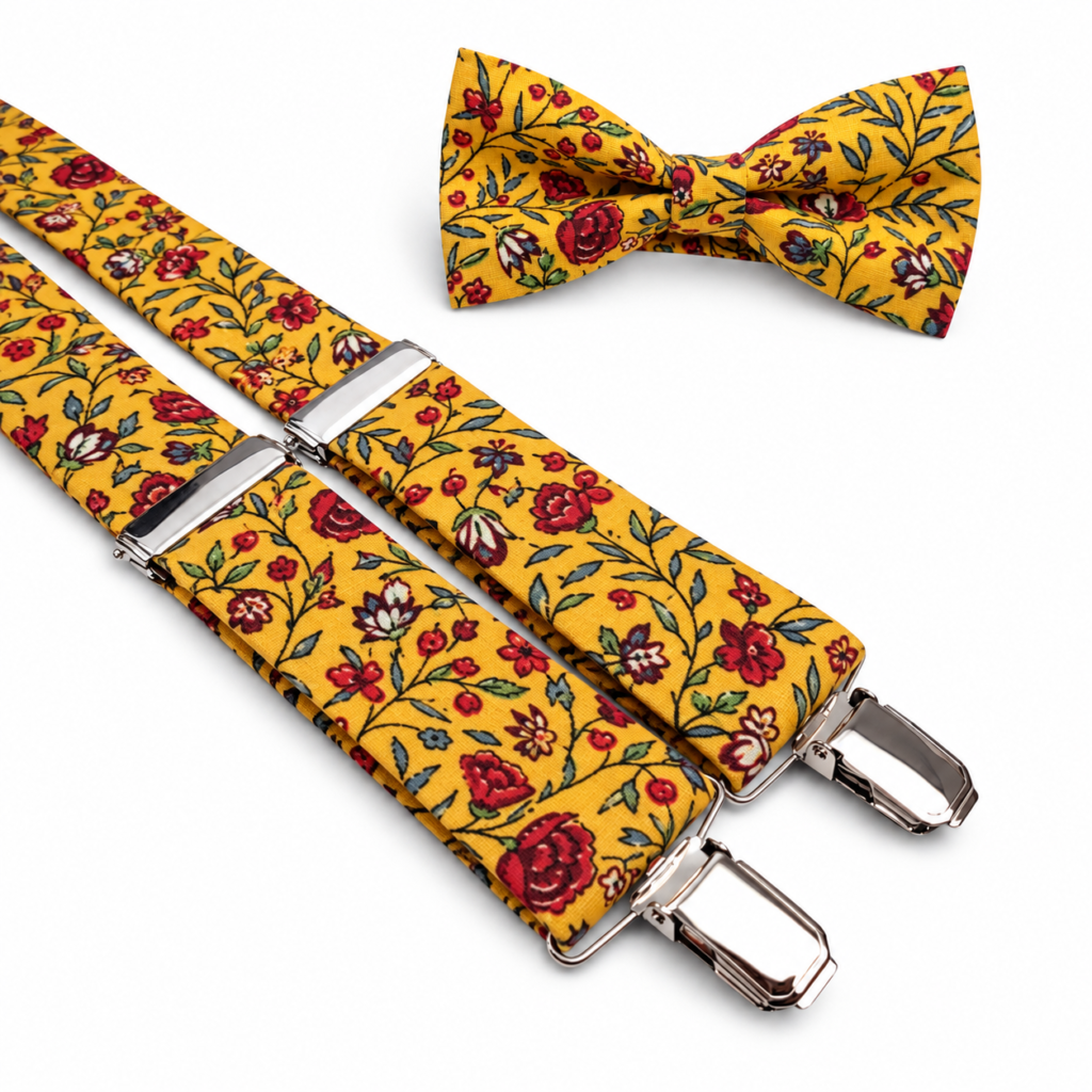Pajarita y Tirantes Jardín Mostaza para hombre confeccionados en algodón y hechos a mano en nuestro taller de Murcia. Conjunto artesanal formado por una pajarita preanudada y tirantes a juego con fondo amarillo mostaza y elegante estampado floral. El tejido presenta rosas y pequeñas flores rojas, burdeos, blancas y crema, acompañadas de hojas verdes, verde oliva y verde azulado y delicadas ramas oscuras. Los tirantes tienen aproximadamente 35 mm de ancho, largo regulable y pinzas y ajustadores metálicos plateados. La pajarita mide aproximadamente 12 x 6 cm. Complementos originales para bodas, novios, invitados, testigos, padrinos, comuniones, bautizos y eventos. Combinan con trajes azul marino, verde botella, beige, gris, camel o marrón y camisas blancas, marfil, crema o azul celeste. ALT text in English — more than 100 words Jardín Mostaza bow tie and suspenders set for men, handmade from cotton in our workshop in Murcia, Spain. This coordinated artisan set includes a pre-tied bow tie and matching suspenders featuring a warm mustard yellow background covered with an elegant vintage-inspired floral print. The fabric is decorated with red and burgundy roses, small cream and white flowers, green, olive and blue-green leaves and delicate dark branches. The suspenders are approximately 35 mm wide, adjustable in length and finished with polished silver-tone metal clips and adjusters. The bow tie measures approximately 12 x 6 cm. An original men’s accessory for weddings, grooms, wedding guests, best men, communions, baptisms, parties and special events. It pairs beautifully with navy, bottle green, beige, grey, camel or brown suits and white, ivory, cream or light blue shirts. Texte ALT en français — plus de 100 mots Ensemble Pajarita y Tirantes Jardín Mostaza pour homme, composé d’un nœud papillon et de bretelles assorties en coton, fabriqués artisanalement à la main dans notre atelier de Murcie, en Espagne. Le tissu présente un fond jaune moutarde chaleureux décoré d’un élégant imprimé floral avec des roses rouges et bordeaux, de petites fleurs blanches et crème, des feuilles vertes, olive et bleu-vert ainsi que de fines branches foncées. Les bretelles mesurent environ 35 mm de largeur, sont réglables et possèdent des pinces et des ajusteurs métalliques argentés. Le nœud papillon pré-noué mesure environ 12 x 6 cm. Ensemble original idéal pour mariage, marié, invités, témoins, communion, baptême, fête et événement spécial. Il s’accorde avec des costumes bleu marine, vert bouteille, beige, gris ou camel et des chemises blanches, ivoire, crème ou bleu clair. Testo ALT in italiano — più di 100 parole Set Pajarita y Tirantes Jardín Mostaza da uomo composto da papillon e bretelle coordinate in cotone, realizzati artigianalmente a mano nel nostro laboratorio di Murcia, in Spagna. Il tessuto presenta un caldo fondo giallo senape decorato con un elegante motivo floreale composto da rose rosse e bordeaux, piccoli fiori bianchi e crema, foglie verdi, verde oliva e verde azzurrato e sottili rami scuri. Le bretelle misurano circa 35 mm di larghezza, hanno lunghezza regolabile e sono completate da clip e regolatori metallici color argento. Il papillon preannodato misura circa 12 x 6 cm. Un set originale per matrimoni, sposi, invitati, testimoni, comunioni, battesimi, feste ed eventi speciali. Si abbina perfettamente con abiti blu navy, verde bottiglia, beige, grigi, cammello o marroni e camicie bianche, avorio, crema o azzurro chiaro.
