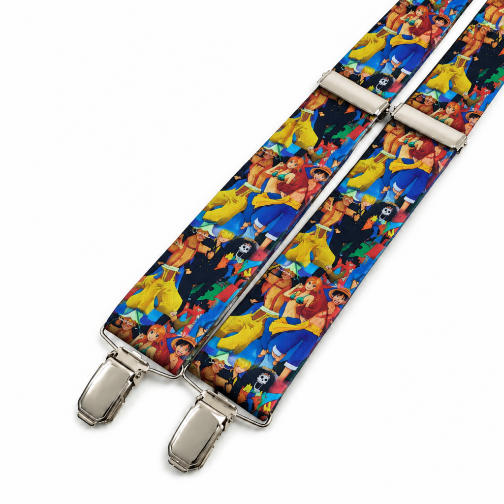 Tirantes Grand Line para hombre confeccionados en algodón y hechos a mano artesanalmente en nuestro taller de Pajaritas con Jota en Murcia. Tirantes estampados con numerosos personajes de estética anime y aventura en una composición multicolor donde destacan azul intenso, amarillo, rojo, negro, verde, naranja, beige y diferentes tonos vivos. Incorporan reguladores metálicos plateados para ajustar la longitud y resistentes pinzas metálicas para sujetarlos al pantalón. Las tiras tienen aproximadamente 35 mm de ancho y son regulables. Tirantes originales para bodas, novios, invitados, padrinos, testigos, comuniones, bautizos, fiestas y eventos especiales. Combinan especialmente bien con camisa blanca, marfil o azul celeste y con traje azul marino, negro, gris, beige, camel, burdeos o verde botella. Complemento artesanal masculino perfecto para regalar o sorprender. ALT text in English – more than 100 words Grand Line men’s suspenders handmade from cotton in our Pajaritas con Jota workshop in Murcia, Spain. These colourful printed suspenders feature a vibrant adventure and anime-inspired character collage with strong shades of blue, yellow, red, black, green, orange, beige and other bright colours. They include polished silver-tone metal adjusters for changing the length and strong metal clips for attaching the suspenders securely to trousers. The straps are approximately 35 mm wide and fully adjustable. Original men’s suspenders for weddings, grooms, wedding guests, best men, communions, baptisms, parties, celebrations and special events. They pair especially well with white, ivory or light blue shirts and navy, black, grey, beige, camel, burgundy or bottle green suits. A distinctive handmade men’s accessory and an original gift idea for fans of colourful designs and adventure-inspired fashion. Texte ALT en français – plus de 100 mots Bretelles Grand Line pour homme confectionnées en coton et fabriquées artisanalement à la main dans notre atelier Pajaritas con Jota à Murcie, en Espagne. Ces bretelles originales présentent un imprimé multicolore composé de nombreux personnages inspirés de l’univers de l’aventure et de l’esthétique anime. On distingue principalement du bleu intense, du jaune, du rouge, du noir, du vert, de l’orange, du beige et de nombreux petits détails colorés. Elles disposent de réglages métalliques argentés permettant d’ajuster la longueur et de pinces métalliques résistantes pour les fixer au pantalon. Les bandes mesurent environ 35 mm de largeur. Parfaites pour mariage, marié, invités, témoins, communion, baptême, fête et événement spécial. Elles s’accordent avec une chemise blanche, ivoire ou bleu clair et un costume bleu marine, noir, gris, beige, camel, bordeaux ou vert bouteille. Testo ALT in italiano – più di 100 parole Bretelle Grand Line da uomo realizzate in cotone e confezionate artigianalmente a mano nel nostro laboratorio Pajaritas con Jota a Murcia, in Spagna. Il tessuto presenta una vivace fantasia multicolore con numerosi personaggi ispirati al mondo dell’avventura e allo stile anime. I colori principali sono blu intenso, giallo, rosso, nero, verde, arancione e beige, accompagnati da molti piccoli dettagli colorati. Le bretelle sono dotate di regolatori metallici color argento per modificare la lunghezza e robuste clip metalliche per fissarle ai pantaloni. Le fasce misurano circa 35 mm di larghezza e sono regolabili. Ideali per matrimoni, sposi, invitati, testimoni, comunioni, battesimi, feste ed eventi speciali. Si abbinano bene con camicie bianche, avorio o azzurre e con abiti blu navy, neri, grigi, beige, cammello, bordeaux o verde bottiglia.